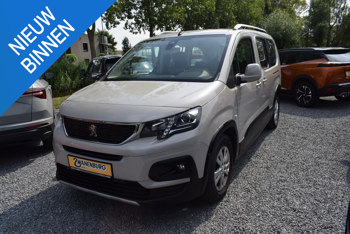 Peugeot Rifter Long - 1.2 Puretech Long Allure 7p. Carplay/Navi 7PL Airco Km 59.700!! - AutoWereld.nl