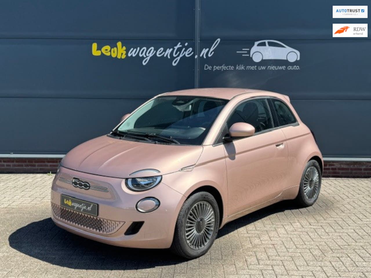 Fiat 500e - Urban 42 kWh *carplay *cruise *climate *15.000 km - AutoWereld.nl