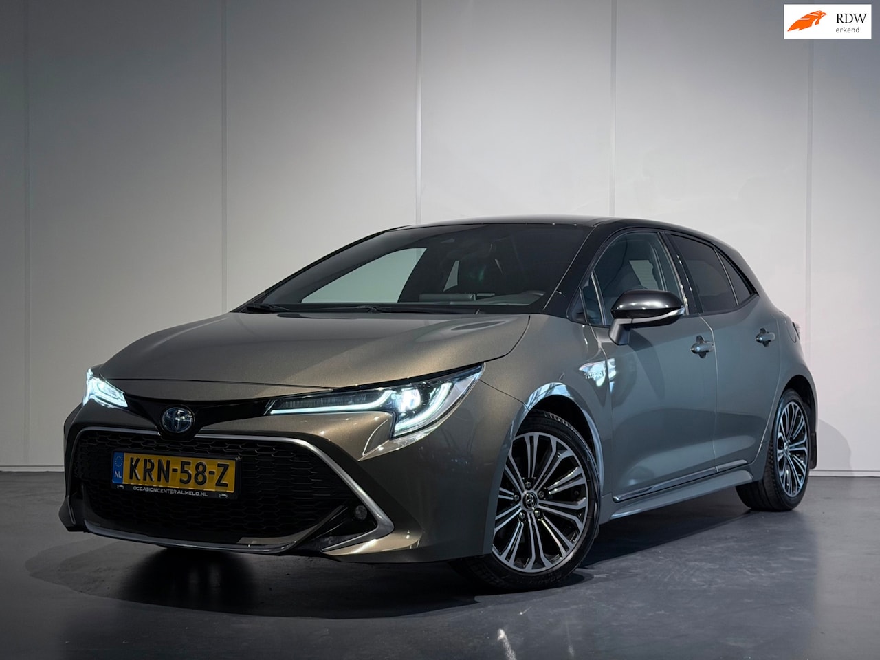 Toyota Corolla - 2.0 Hybrid Executive AUT /Clima/ACC/LaneAss/HeadUp/Keyless/Bi-Tone/Camera/LED/LMV - AutoWereld.nl