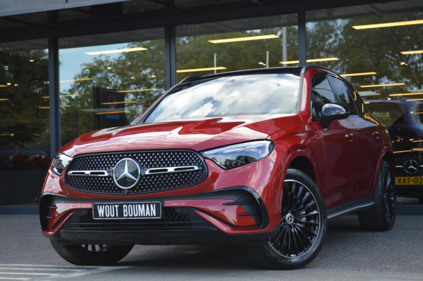 Mercedes-Benz GLC-klasse - 300e 4MATIC AMG-Line Led Panorama Memory Distronic Luchtvering Camera 360 Head-Up Trekhaak - AutoWereld.nl