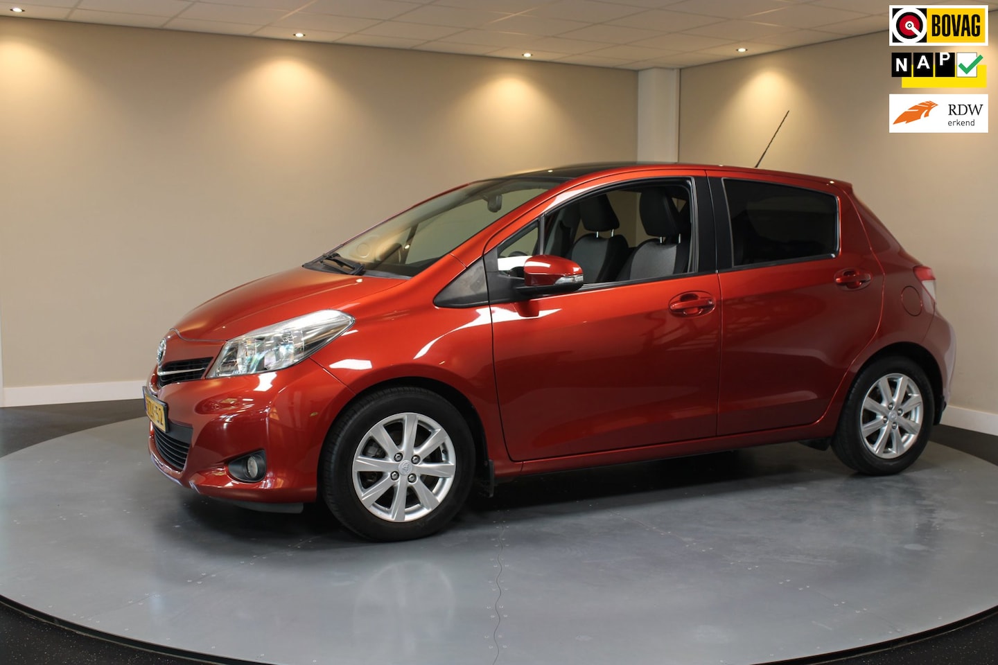 Toyota Yaris - 1.3 VVT-i Executive *Automaat* Pano|Camera|Cruise|Keyless|Climate|NAP - AutoWereld.nl