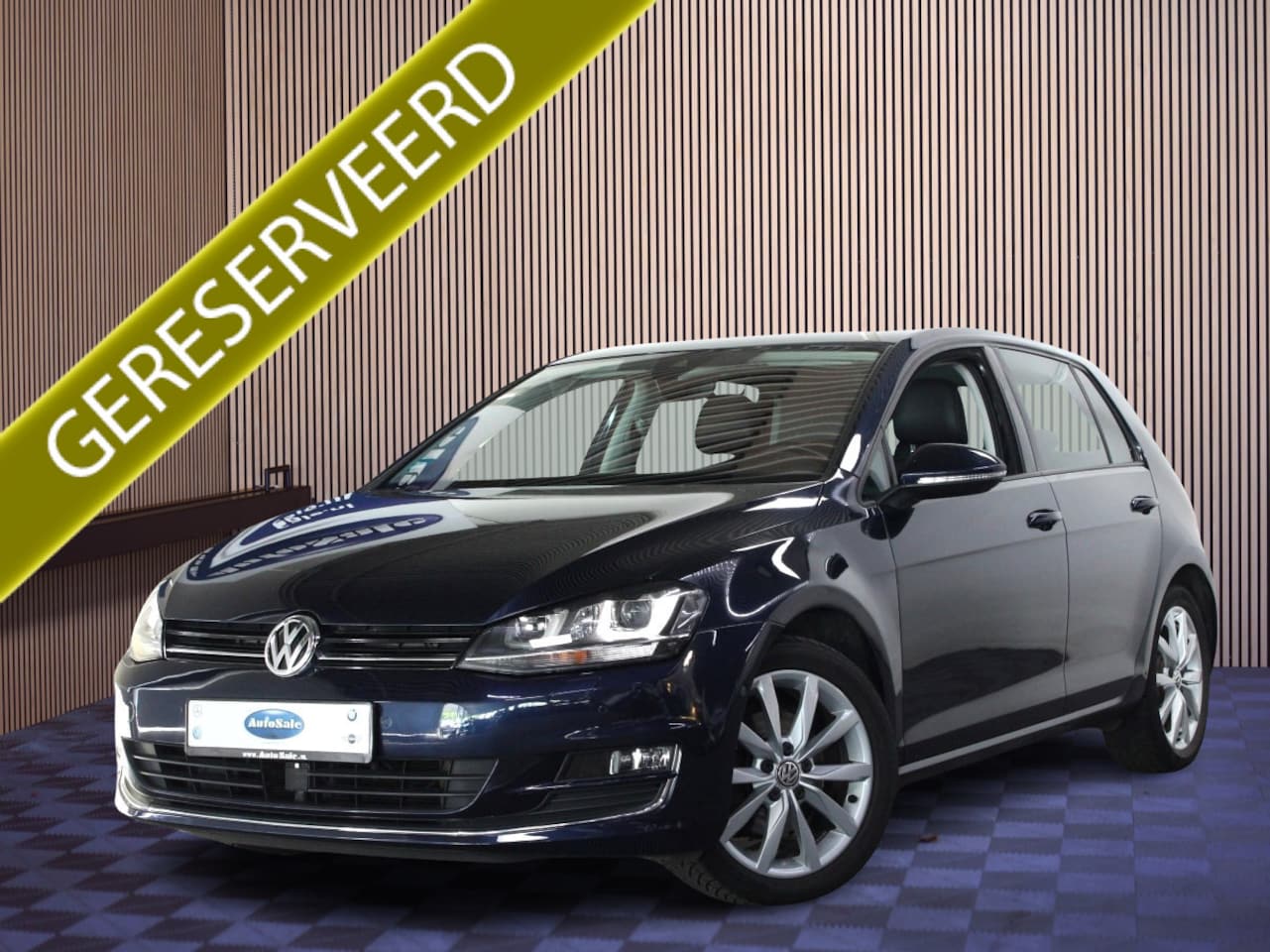 Volkswagen Golf - 1.4 TSI DSG Highline CARPLAY MASSAGE XENON LEER STUURVW NAV '16 - AutoWereld.nl
