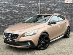 Volvo V40 Cross Country - 2.5 T5 255pk+ AWD R-Design Automaat|Camera|IntelliSafe Pro|Leder|19 Inch|Bi-Xenon|Vol opti