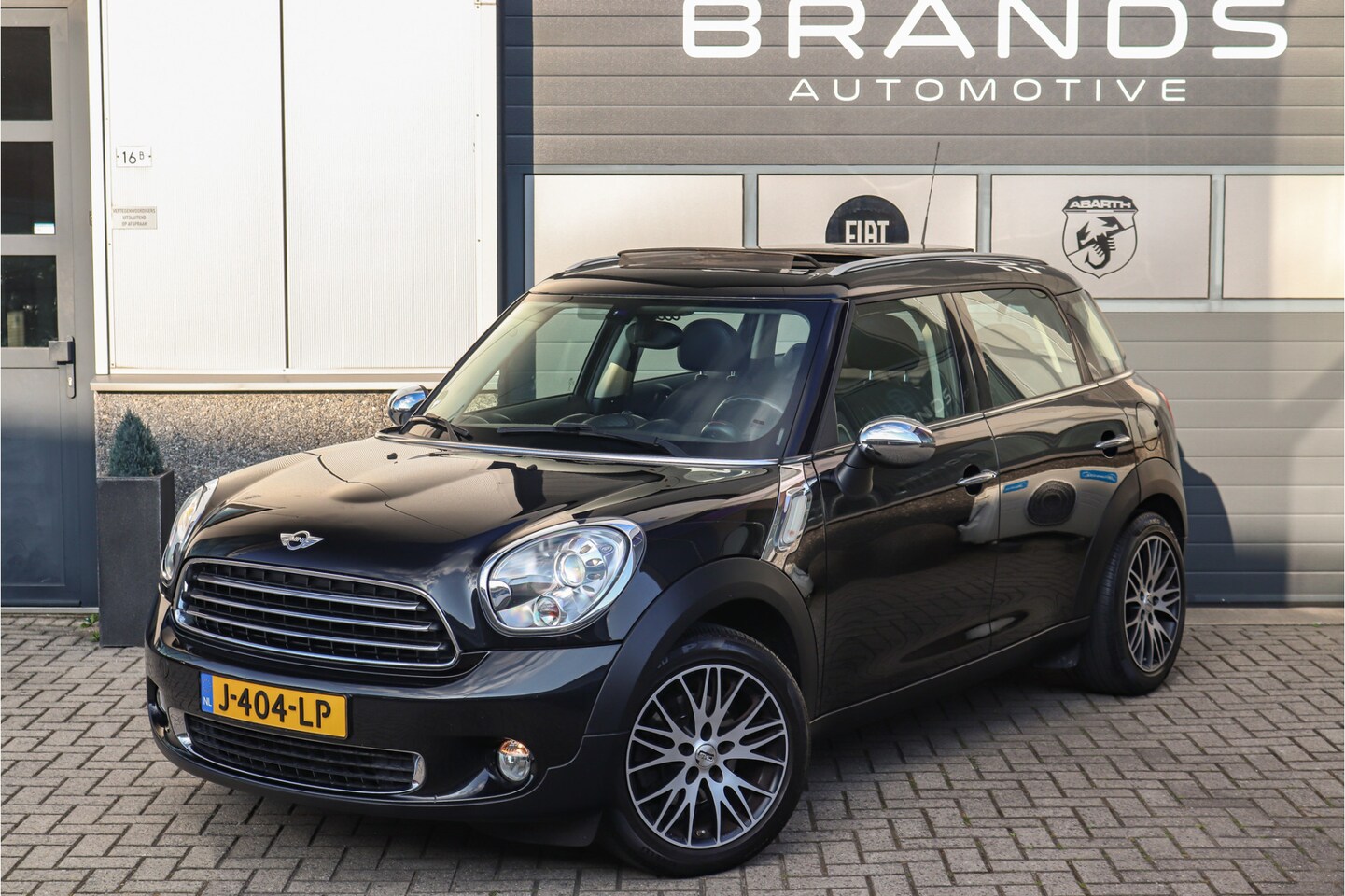 MINI Countryman - 1.6 Cooper Chili Navi Pano Keyless Xenon - AutoWereld.nl