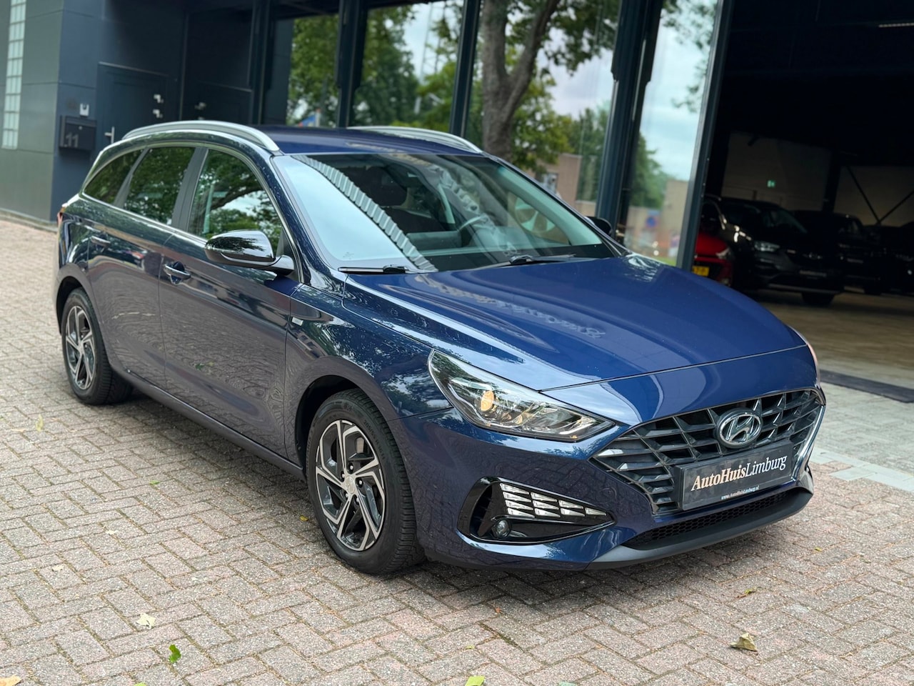 Hyundai i30 Wagon - 1.5 T-GDi MHEV Premium|Automaat|Camera|CarPlay - AutoWereld.nl