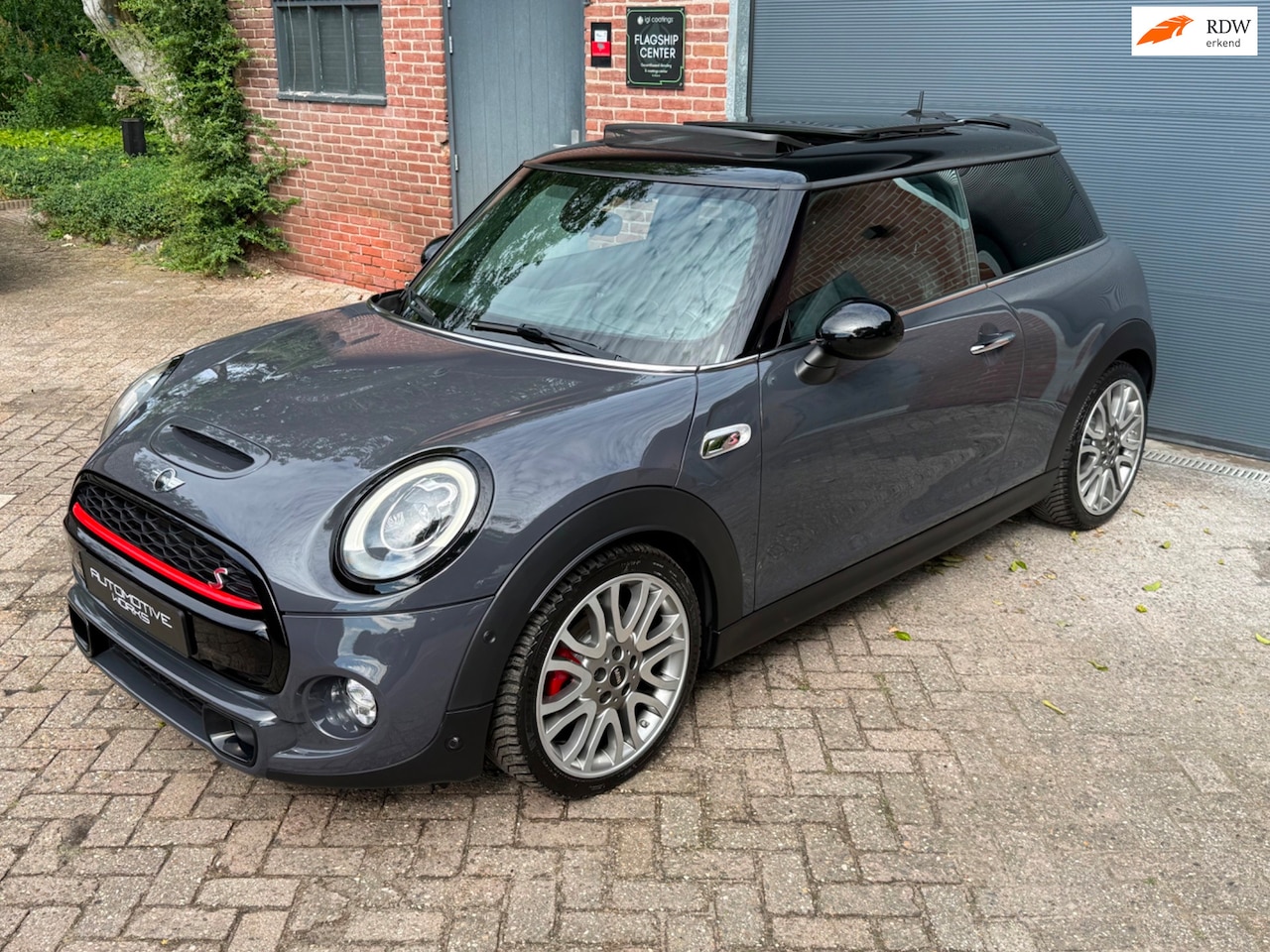 MINI John Cooper Works - S 2.0 JCW Tuning Kit l Harman & Kardon l Panodak l ACC l JCW Pro uitlaat l Stoelverwarming - AutoWereld.nl