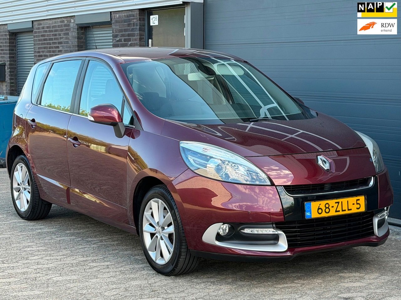 Renault Scénic - 1.2 TCe Collection NAVI CLIMA CRUISE PDC TREKHAAK - AutoWereld.nl