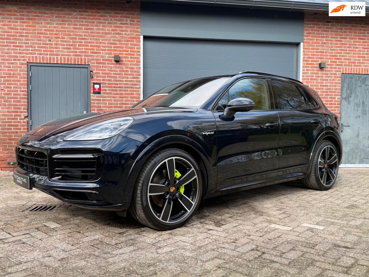 Porsche Cayenne - 3.0 E-Hybrid l Bomvol l PDLS l Sport Chrono l Sport Design l Massagestoelen l Akrapovic - AutoWereld.nl