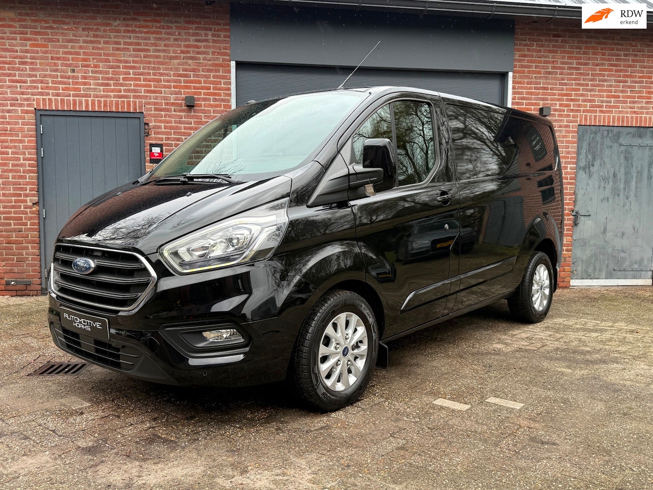 Ford Transit Custom - 300 2.0 TDCI L1H1 Limited | Automaat | 2018 | 103.255 km | 1e eigenaar | Nieuwe Distributi - AutoWereld.nl