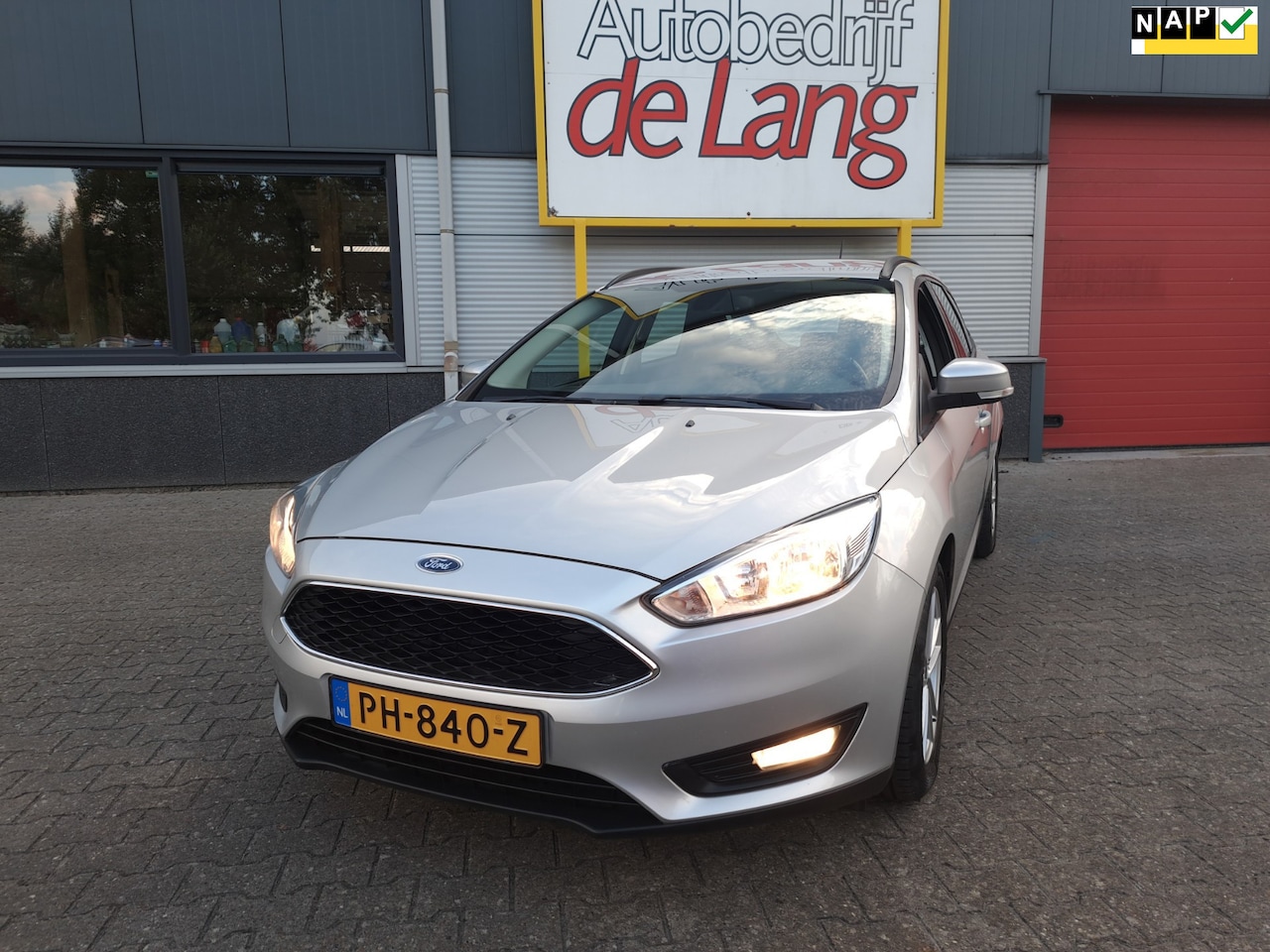 Ford Focus Wagon - 1.0 Lease Edition NIEUWSTAAT! zeer mooi! trekhaak clima etc. - AutoWereld.nl
