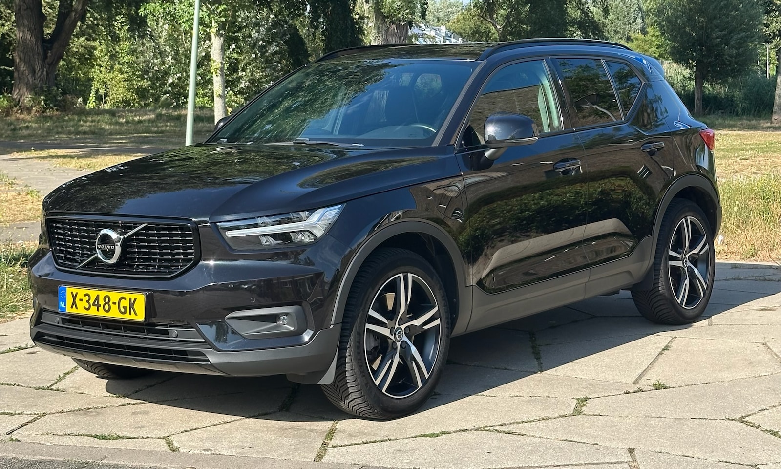 Volvo XC40 - 1.5 T5 Recharge R-Design Plug-in Hybrid Onyx Black Metallic | Harman Kardon | Pilot Assist | Dealeronderhouden | AP - AutoWereld.nl