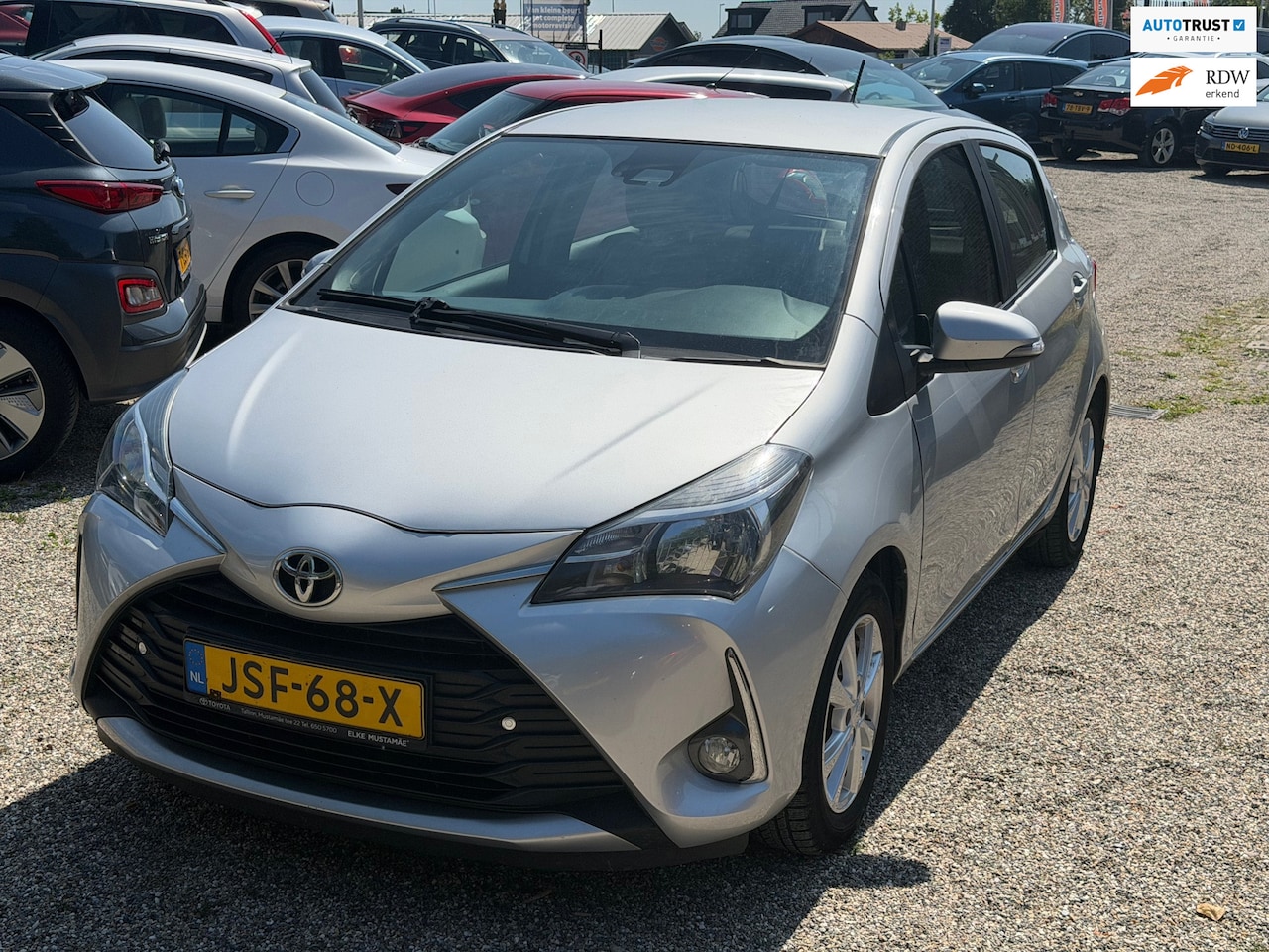 Toyota Yaris - 1.5 VVT-i Comfort Camera Cruise PDC StoelVerwarming Zeer Laag Kilometers - AutoWereld.nl