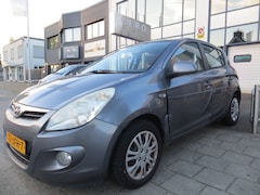 Hyundai i20 - 1.4i DynamicVersion airco 5drs lichte schade portier