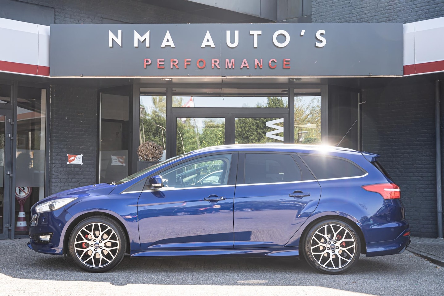 Ford Focus Wagon - 1.5 Titanium Edition STUURVERWARMING, CRUISE, FACELIFT, UNIEKE KLEUR (Deep Impact Blue), B - AutoWereld.nl