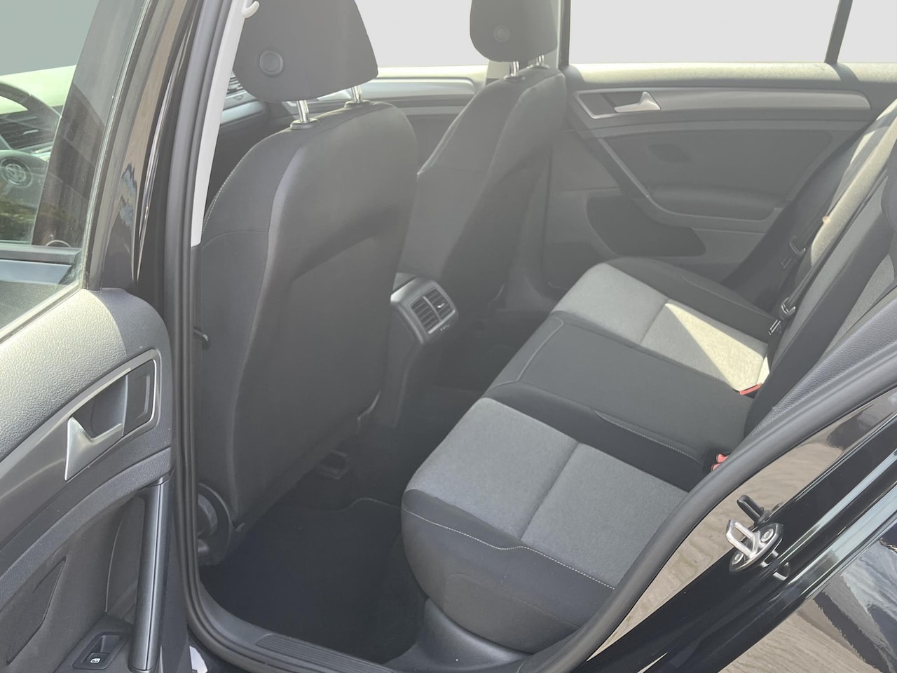 Volkswagen Golf - 1.2 TSi Edition | CLIMA | 17" | PDC | TREKHAAK | - AutoWereld.nl