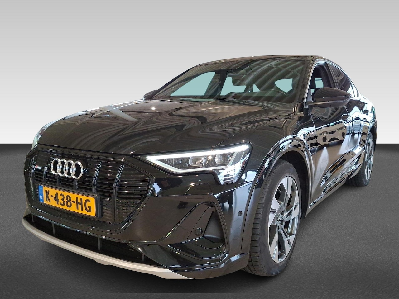Audi e-tron Sportback - 55 quattro 408pk S-edition | Leder | Pano Hatchback | Automaat | Trekhaak, afneembaar | zw - AutoWereld.nl