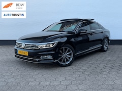 Volkswagen Passat - 1.4 TSI DSG Highline R-Line PANO l VIRTUAL l ACC