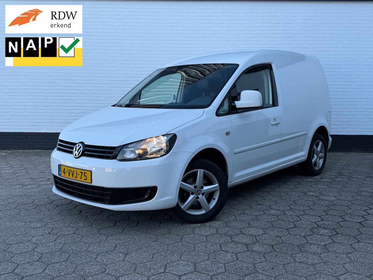 Volkswagen Caddy - 1.6 TDI l AIRCO l CAMERA l LEDER l CARPLAY! l MARGE! - AutoWereld.nl