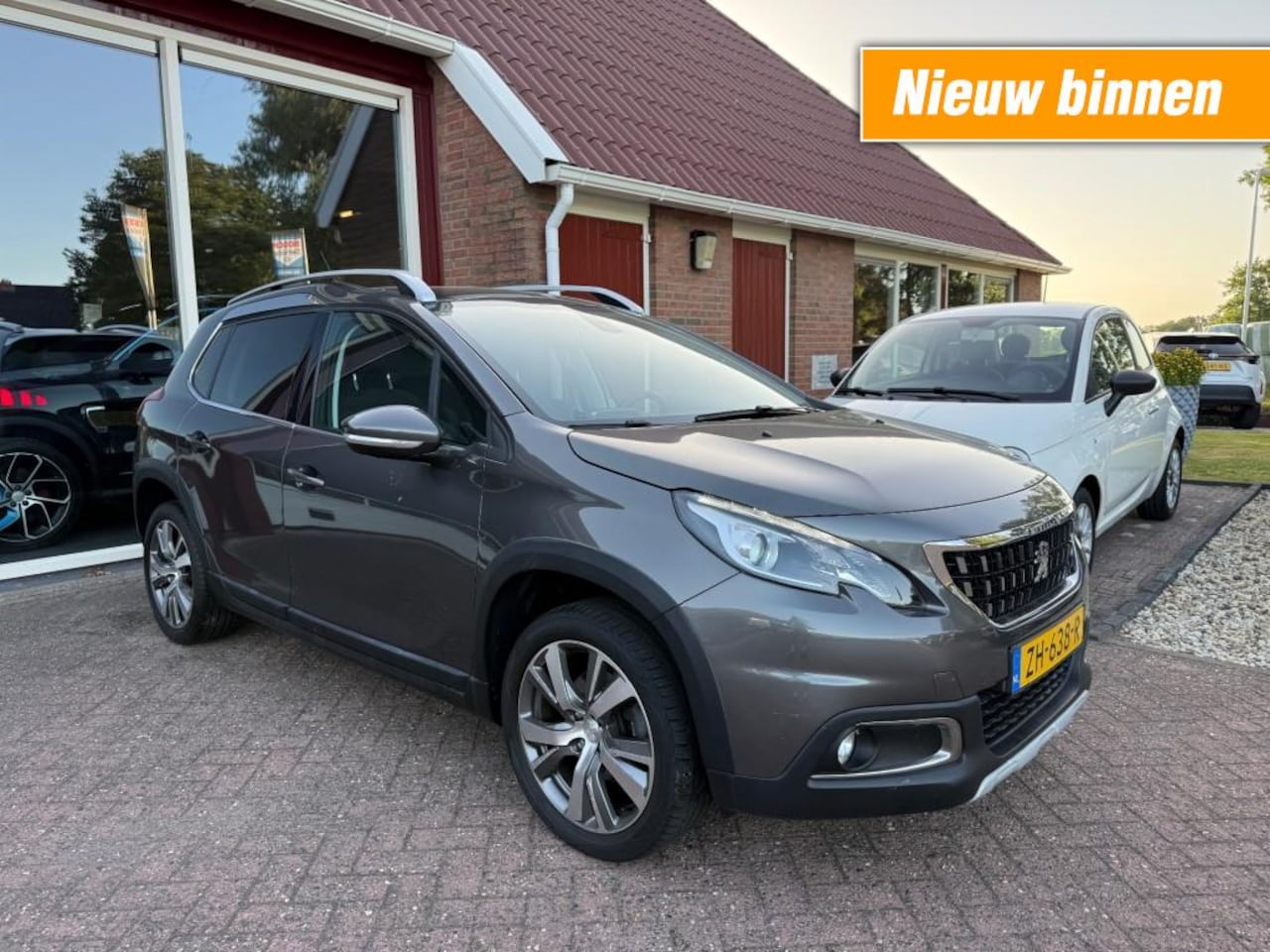 Peugeot 2008 - 1.2 PureT 130 PK Allure Orig. NL/Panoramadak/Trekhaak/Climate Control - AutoWereld.nl