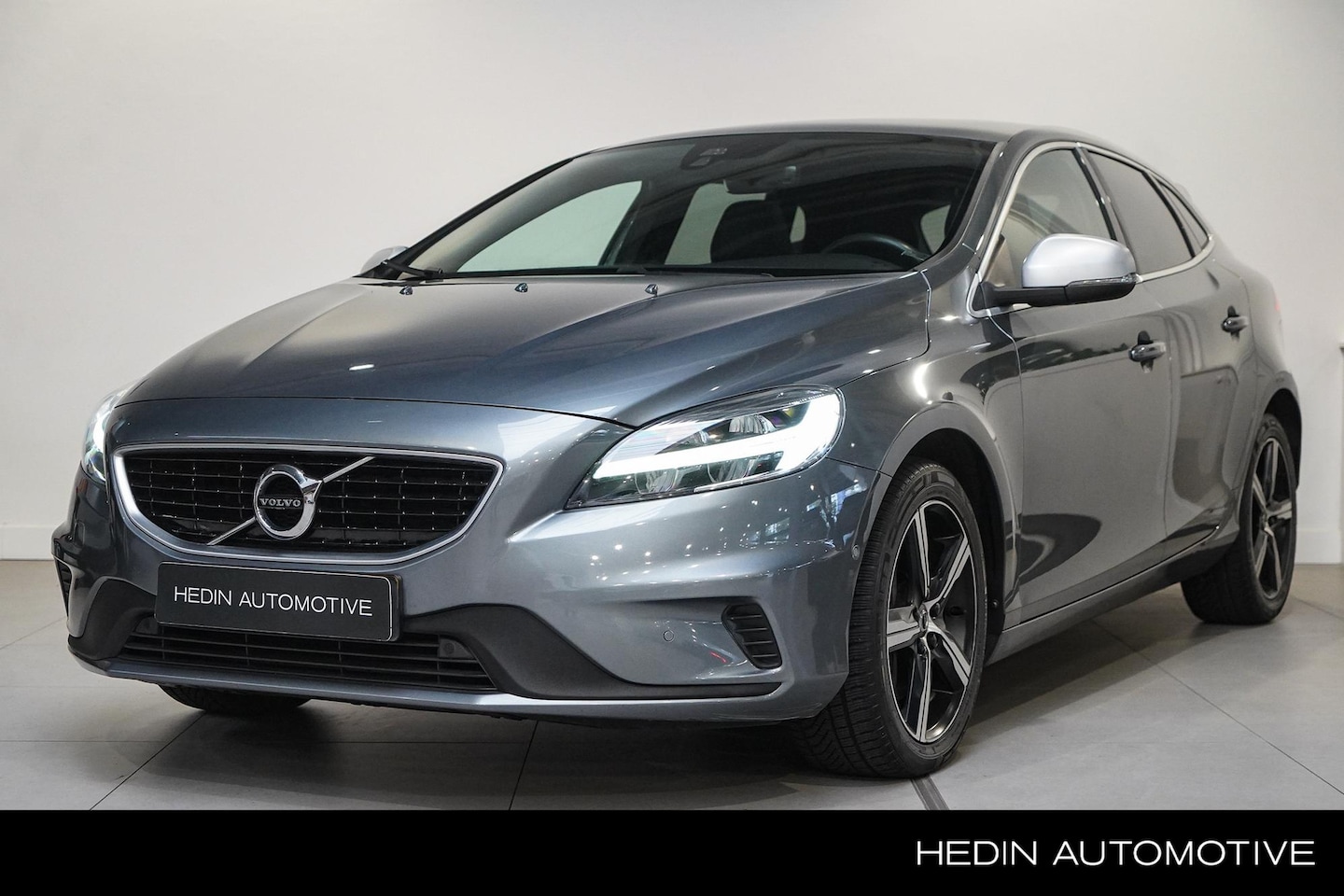 Volvo V40 - T3 Automaat R-Design 152pk 152pk | Panorama dak | Stoelverwarming | Keyless Entry | Deale - AutoWereld.nl