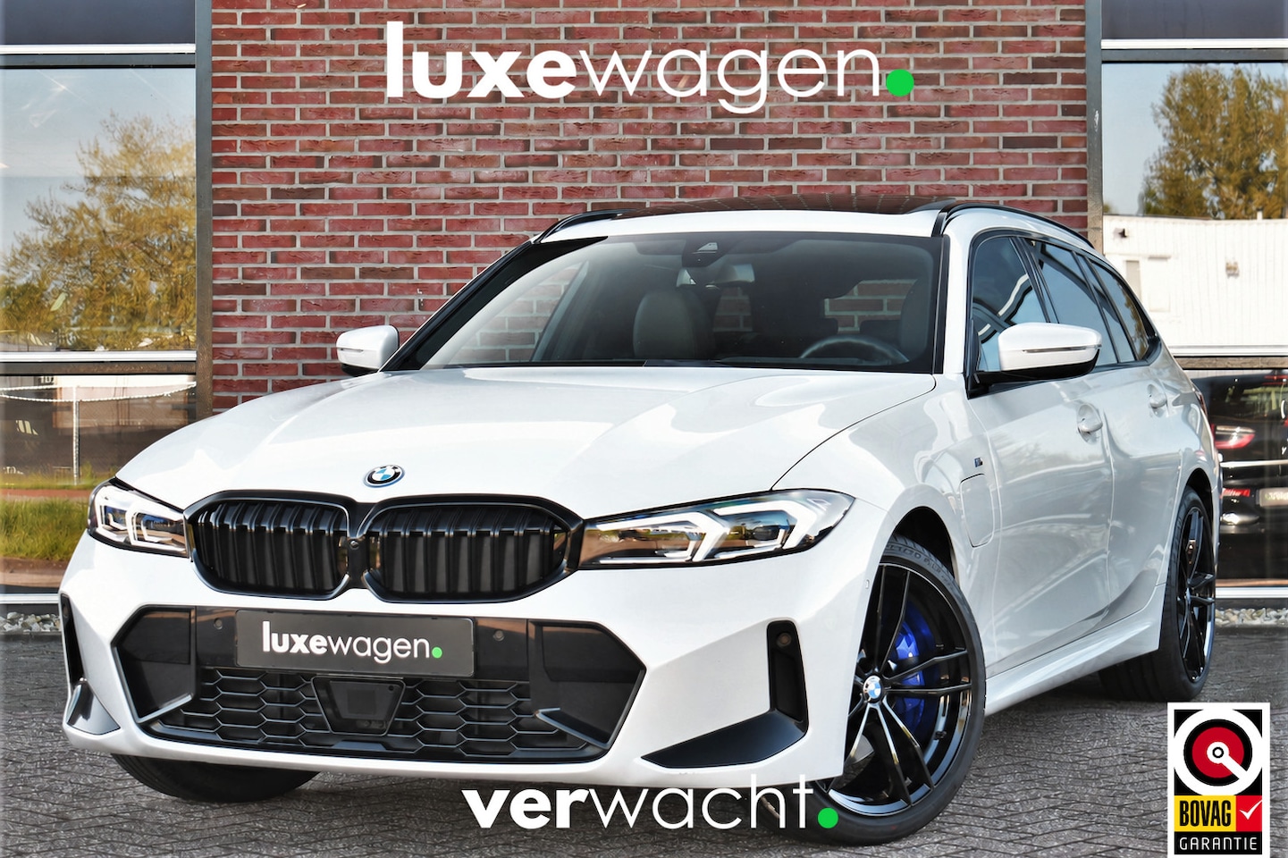 BMW 3-serie Touring - 320e xDrive M-Sport Pro Pano ACC Trekh El-zetels H/K 19inch - AutoWereld.nl