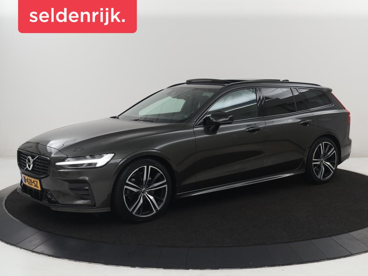 Volvo V60 - 2.0 B3 R-Design | Panoramadak | Trekhaak | Leder | Memory | Stuur/stoel verwarming | Harma - AutoWereld.nl