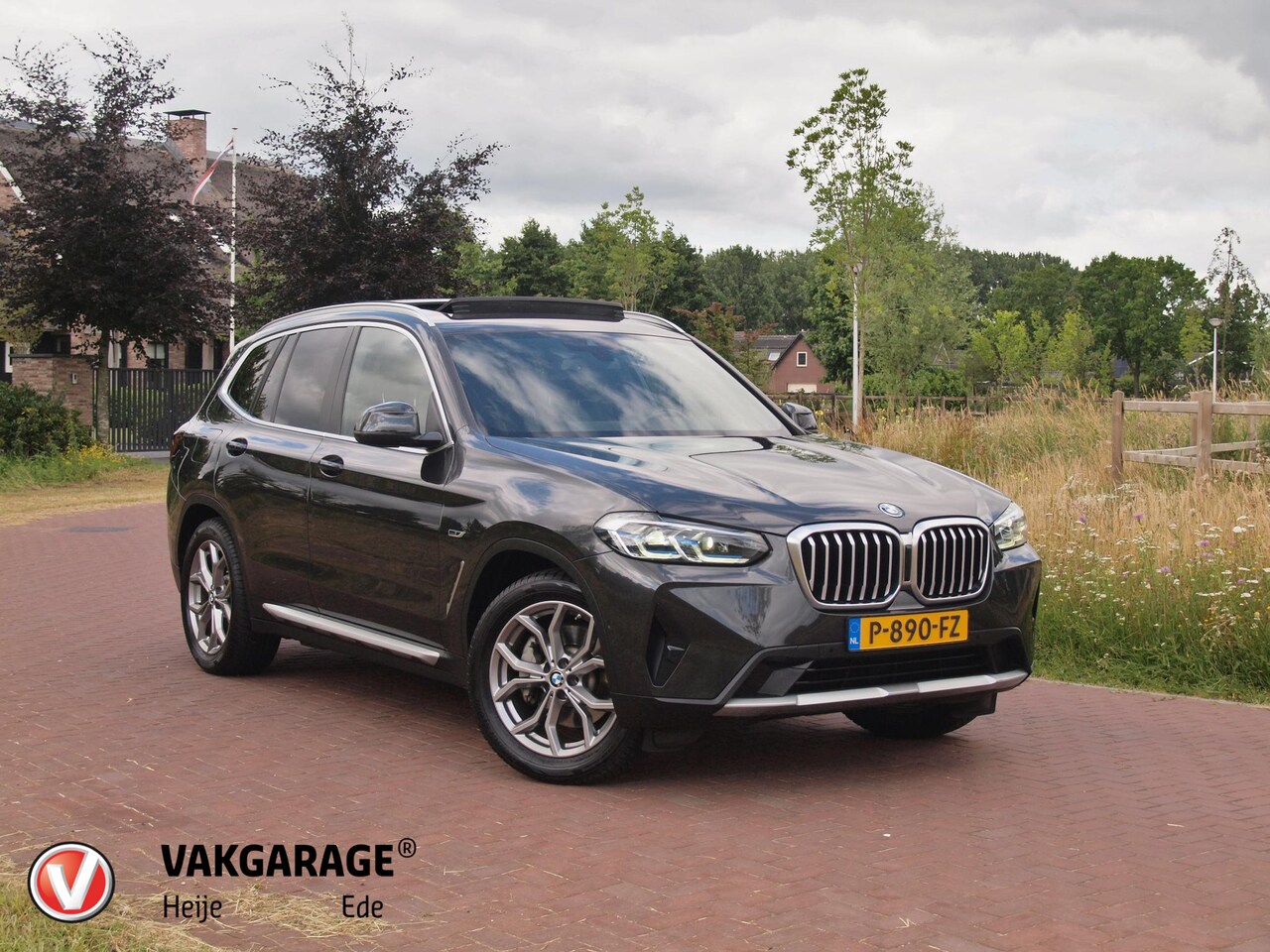 BMW X3 - xDrive30e Business Edition Plus | Panoramadak | Head-Up Display | Camera | Sfeerverlichtin - AutoWereld.nl