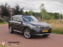 BMW X3 - xDrive30e Business Edition Plus | Panoramadak | Head-Up Display | Camera | Sfeerverlichtin