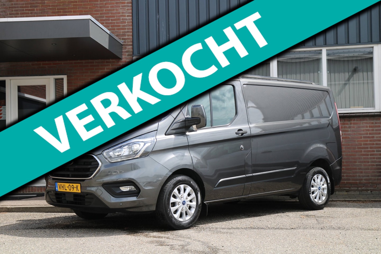 Ford Transit Custom - 300 2.0 TDCI L1H1 Trend / 130PK Automaat / Trekhaak / Camera / 3 zits - AutoWereld.nl
