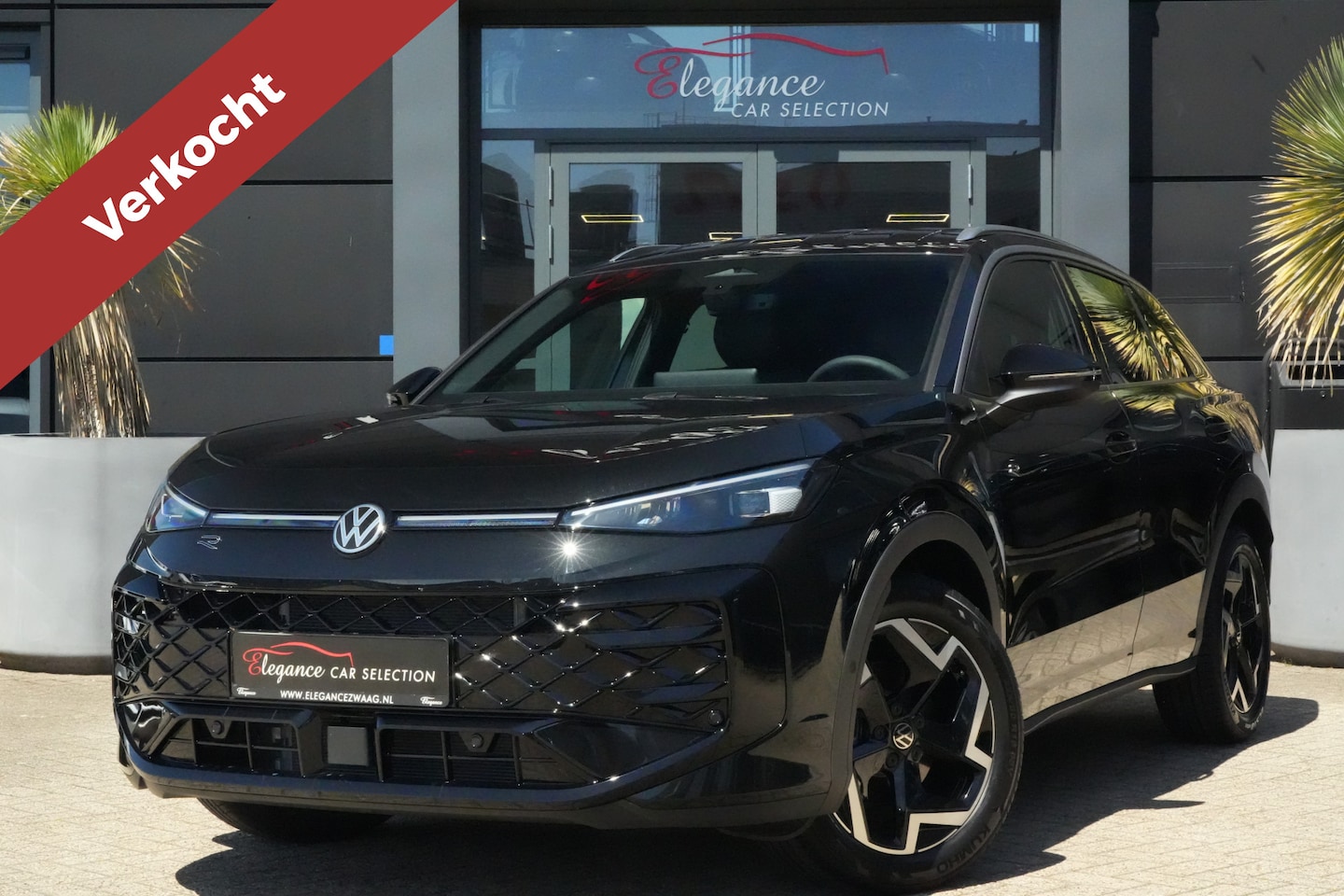 Volkswagen T-Roc - 1.5 eTsi R-Line Edition 150pk Navigatie/Stoelverwarming/Camera - AutoWereld.nl