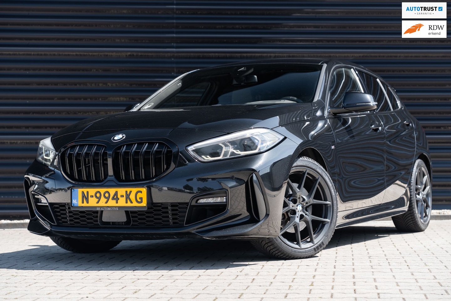 BMW 1-serie - 118i High Executive M sport / CARPLAY / MAXTON / SFEERVERLICHTING / STOELVERWARMING - AutoWereld.nl