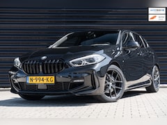 BMW 1-serie - 118i High Executive M sport / CARPLAY / MAXTON / SFEERVERLICHTING / STOELVERWARMING