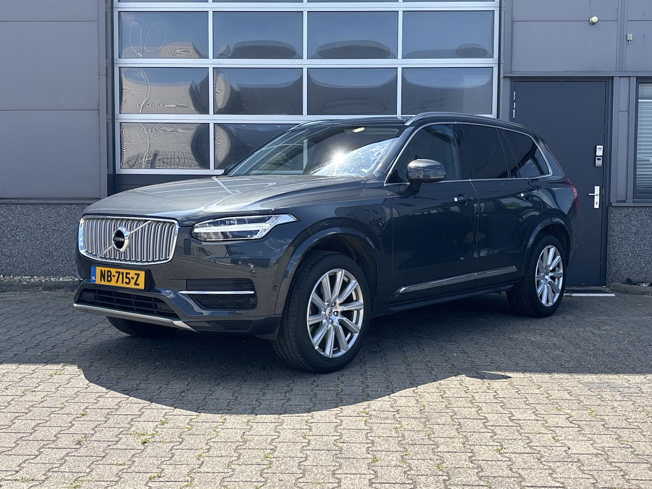 Volvo XC90 - 2.0 T8 Twin Engine AWD Inscription - Schuif/kanteldak - 7 Persoons - Prijs = rijklaar - - AutoWereld.nl