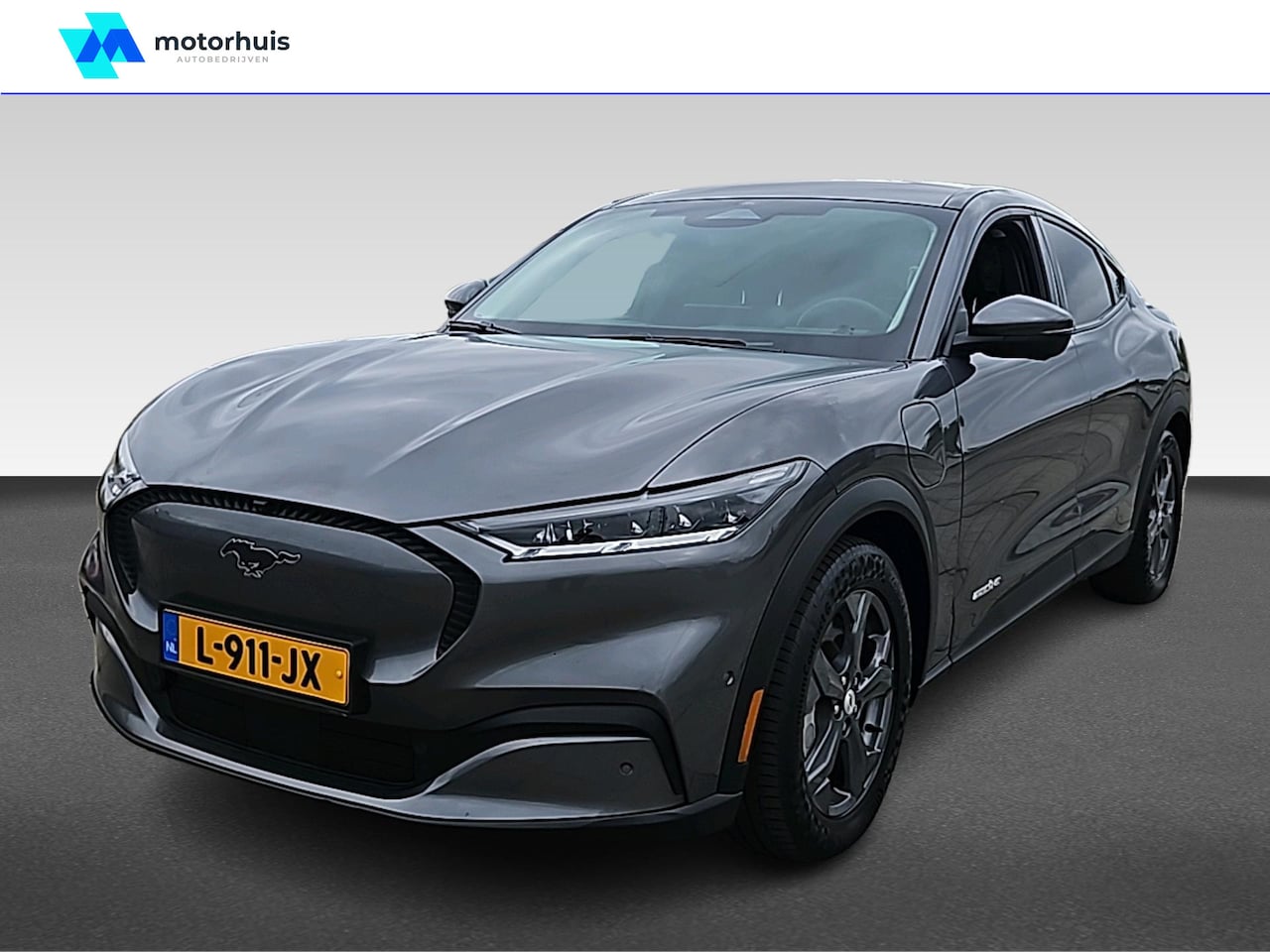 Ford Mustang Mach-E - RWD 75 kWh | 12.4 inch dashboard en 15.5 inch Touch screen midden op dashboard | Achteruit - AutoWereld.nl
