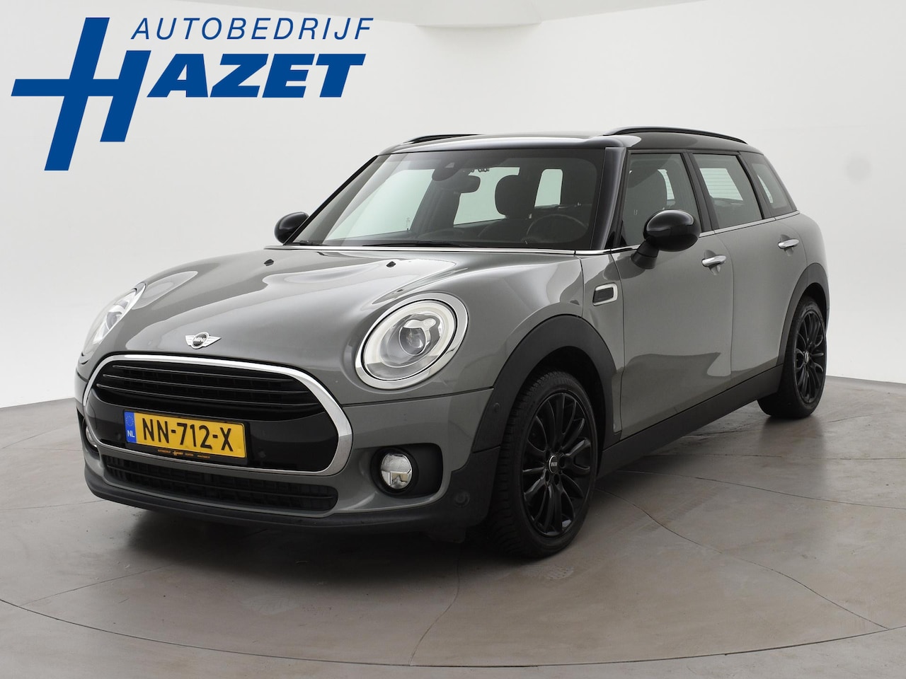MINI Clubman - 1.5 COOPER 136 PK MOONWALK GREY + ZWART DAK | 17 INCH ZWARTE VELGEN | LED | NAVIGATIE - AutoWereld.nl