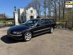 Volvo V70 - 2.4 Edition II 170pk, Thaak, All Season bnd, nw APK, 4e versn werkt niet, Deukjes L/R Asch