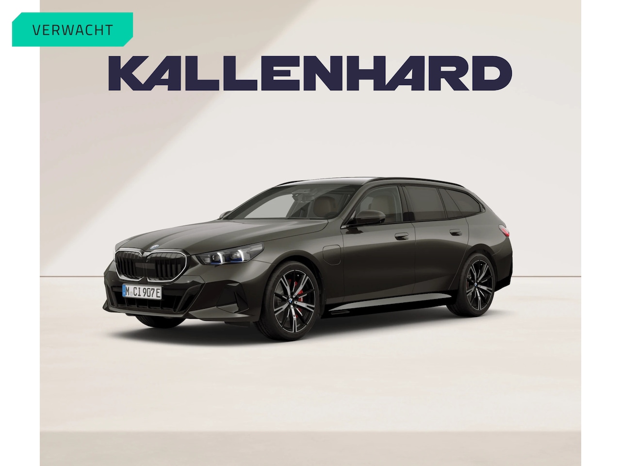 BMW 5-serie Touring - 550e xDrive - M-Sport Pro - Onderstel Prof - Bowers & Wilkins - AutoWereld.nl