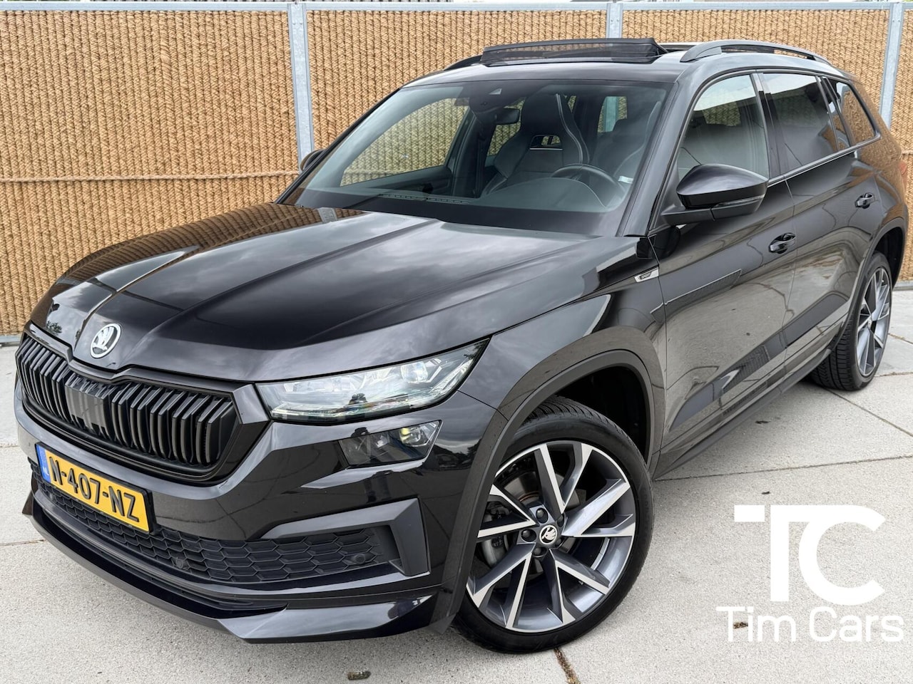 Skoda Kodiaq - 1.5 TSI Sportline Business Automaat | Panoramadak | Adaptieve cruise control | Trekhaak ui - AutoWereld.nl