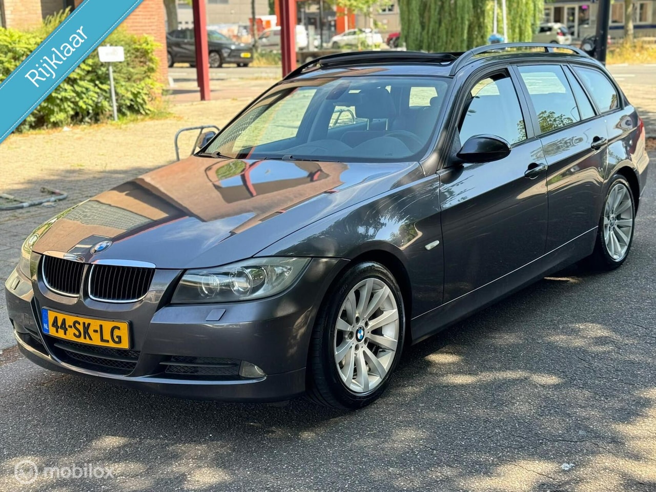BMW 3-serie Touring - 320i High Executive 320i High Executive - AutoWereld.nl