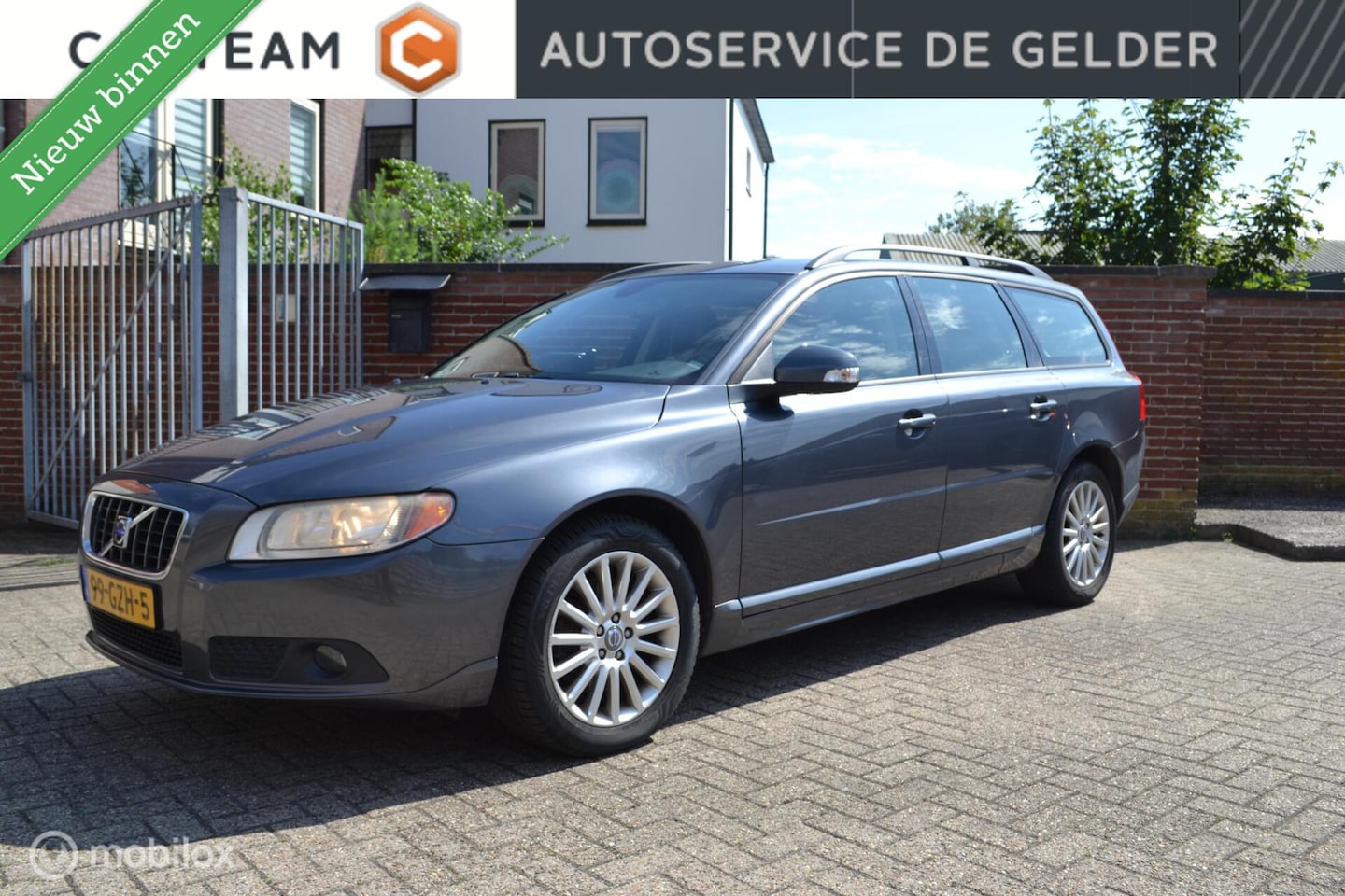 Volvo V70 - 2.5T Momentum | CarPlay | Cruise | Trekhaak | Climate - AutoWereld.nl