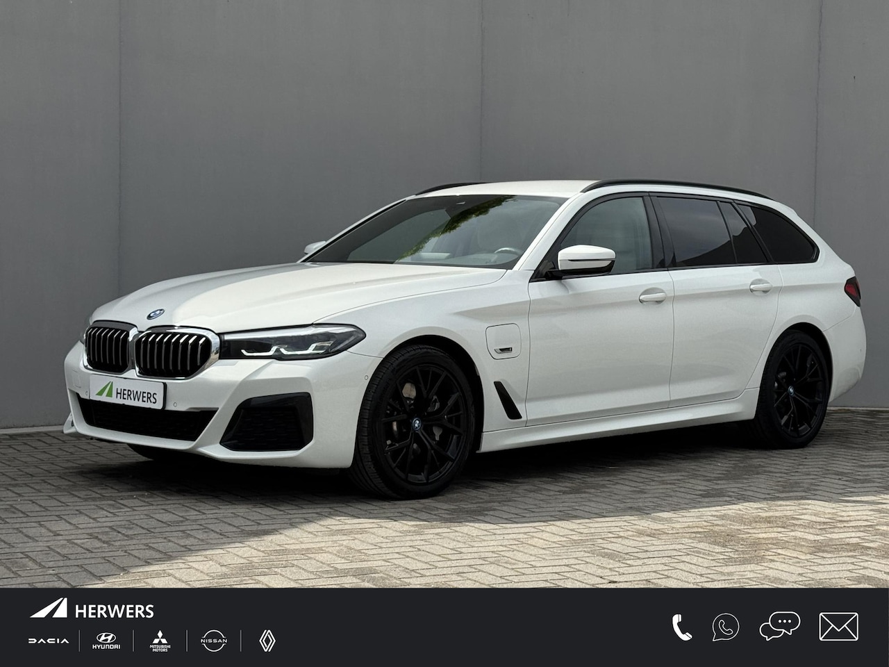 BMW 5-serie Touring - 530e High Executive M-SPORT INDIVIDUAL / Dealer Onderhouden / Harman Kardon / 1.700 kg Tre - AutoWereld.nl