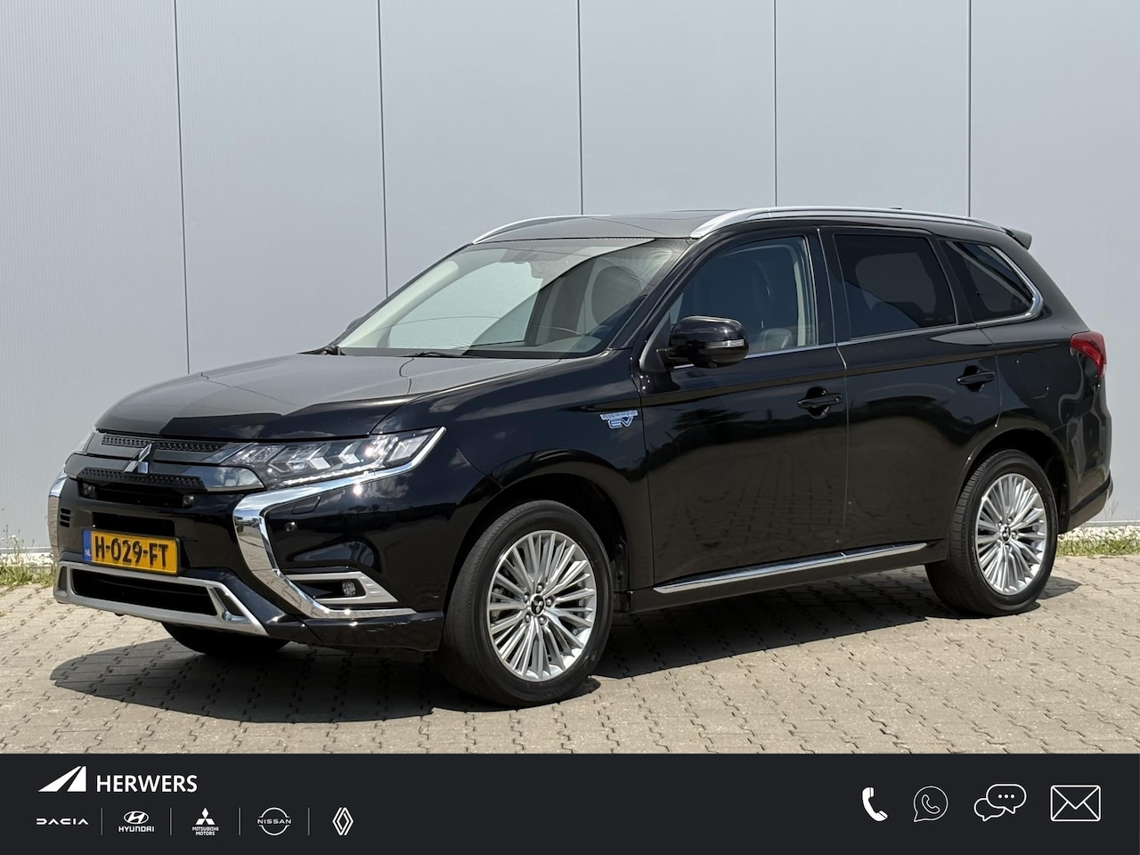 Mitsubishi Outlander - 2.4 PHEV Intense+ / Stoel/Stuurverwarming / Climate control / Glazen schuif-/kanteldak / T - AutoWereld.nl