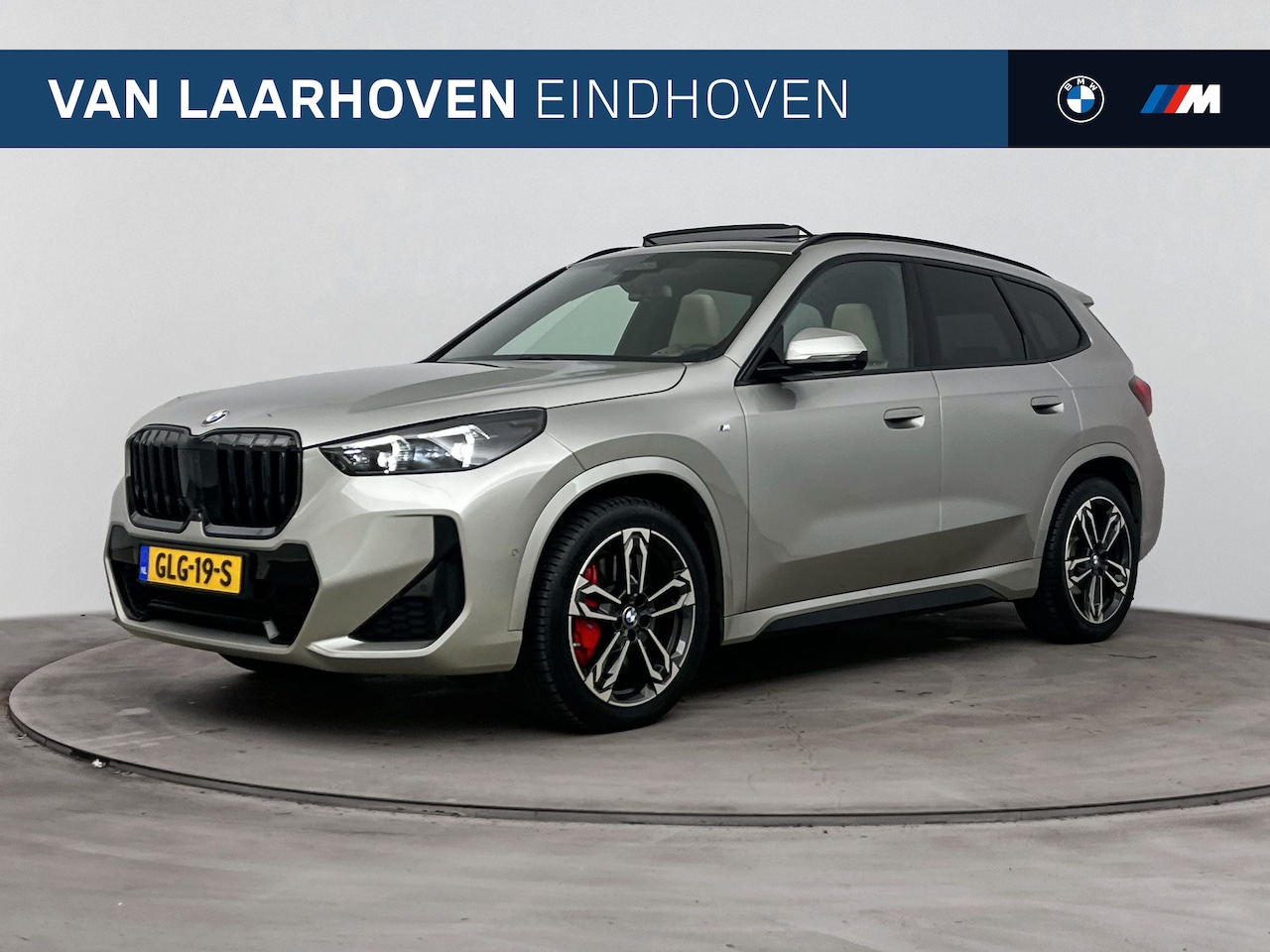 BMW X1 - sDrive20i M Sport Automaat / Panoramadak / Sportstoelen / Comfort Access / Adaptieve LED / - AutoWereld.nl