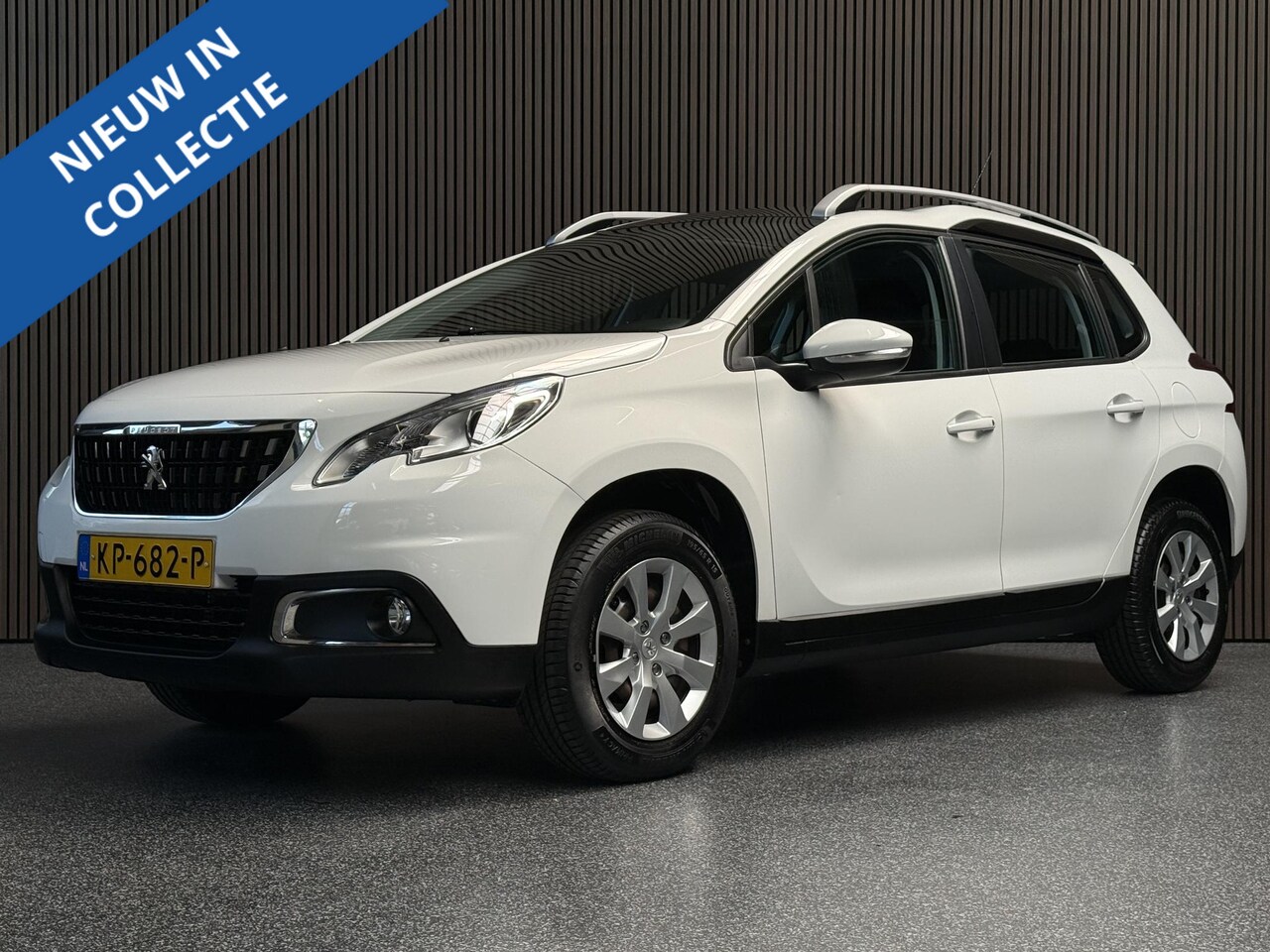 Peugeot 2008 - 1.2 PureTech Blue Lion | Panorama | Carplay | Dealer onderhouden - AutoWereld.nl