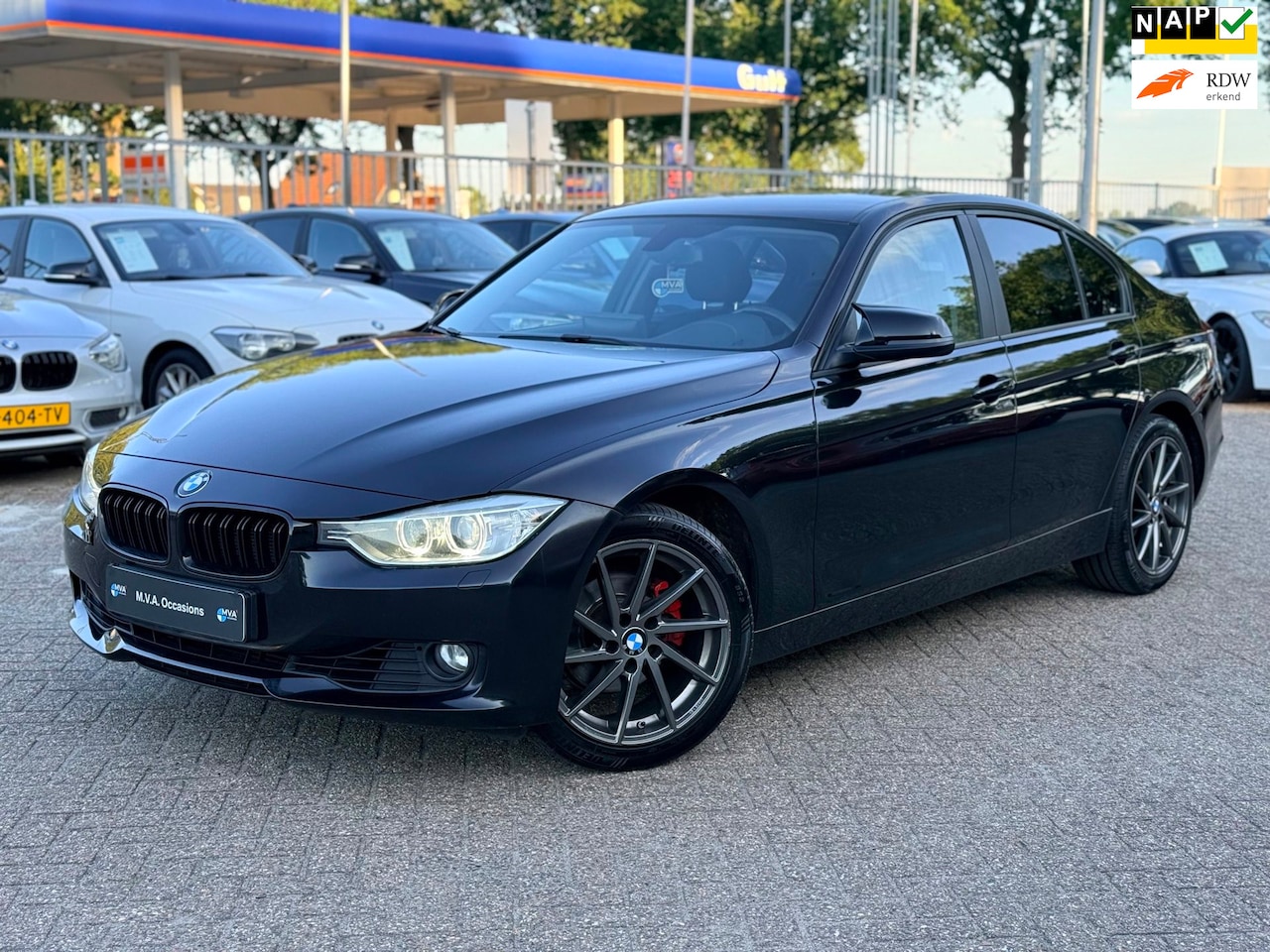 BMW 3-serie - 320i High Executive|Nieuwe Ketting|Xenon|Automaat|Carplay|Cruise control|Airco.. - AutoWereld.nl