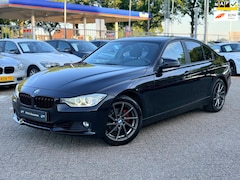 BMW 3-serie - 320i High Executive|Nieuwe Ketting|Xenon|Automaat|Carplay|Cruise control|Airco