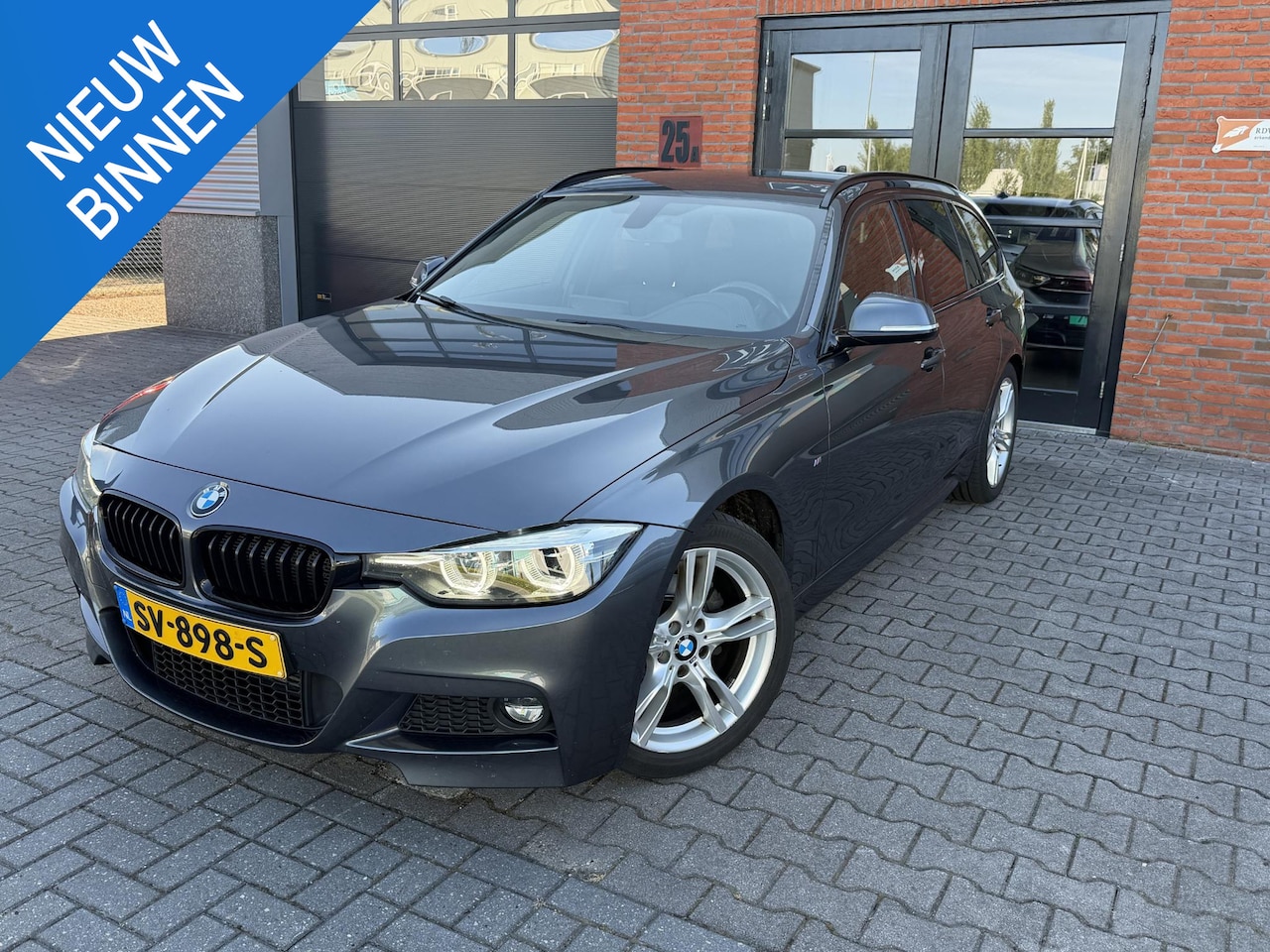 BMW 3-serie Touring - 318i Edition M Sport Shadow Executive - AutoWereld.nl