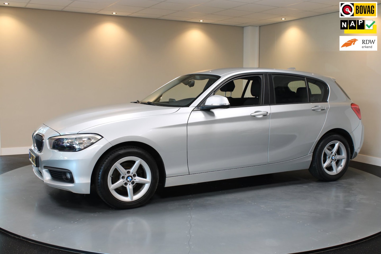 BMW 1-serie - 116i Essential *62.000Km!* 2de Eigenaar|Navi|Cruise|PDC|NAP - AutoWereld.nl
