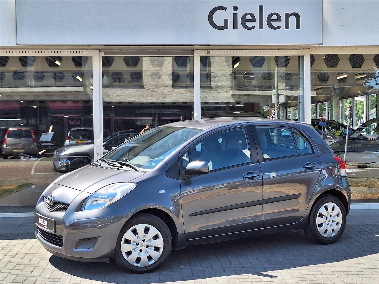 Toyota Yaris - 1.3 VVT-i 99pk 5D | Automaat, Airconditioning, Lage KM-stand - AutoWereld.nl