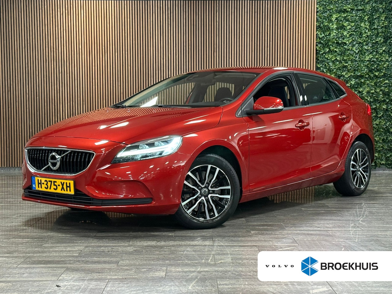 Volvo V40 - T2 Edition+ Automaat | Dealer onderhouden | Stoelverwarming | LED Koplampen | Regensensor - AutoWereld.nl
